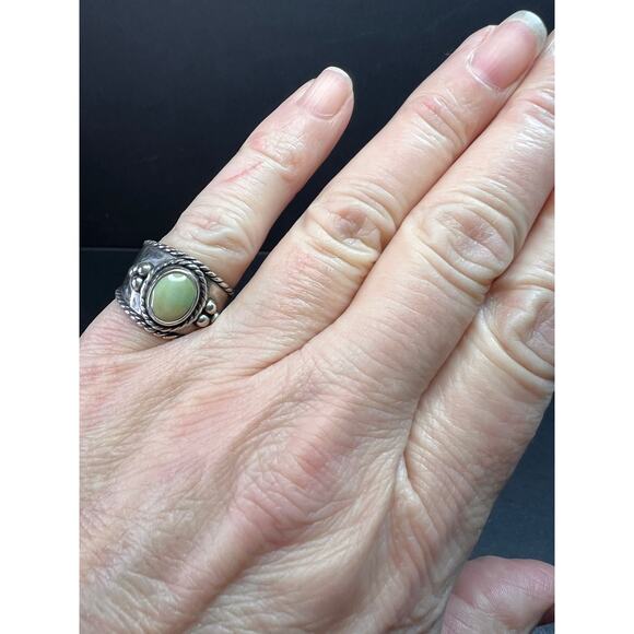 Vintage Sterling Silver Size 6 Ring | Artisan Style Green Cabochon Band - Picture 14 of 14